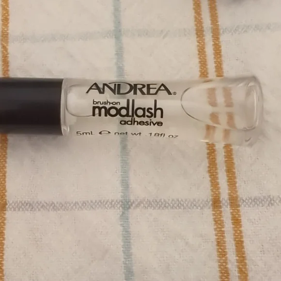 Makeup bundle -Mac eyeliner, Becca highlighter - Picture 3 of 9